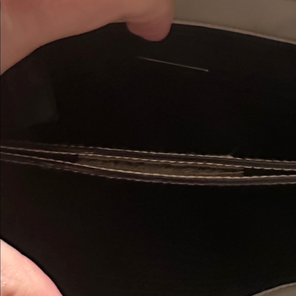Prada vintage shoulder bag leather with metal strap. Gorgeous, rare bag. - Picture 9 of 11